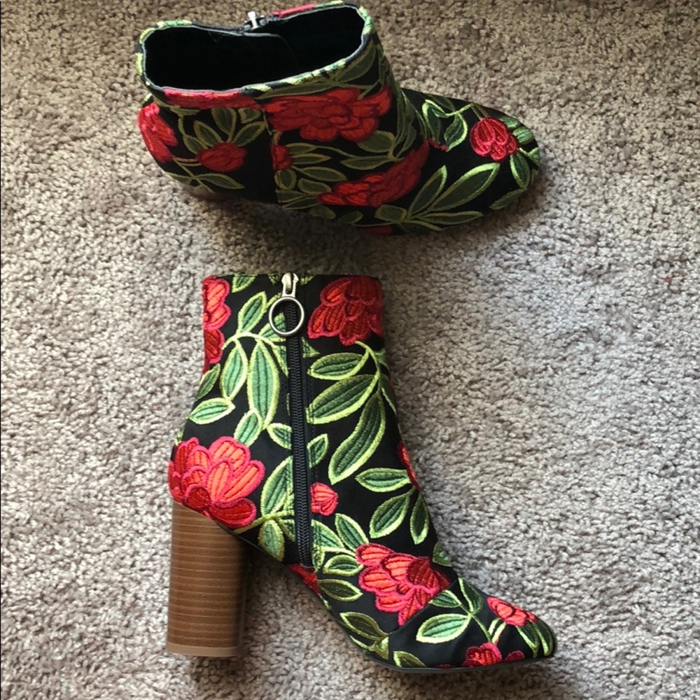 Market and Spruce embroidered heeled bootie